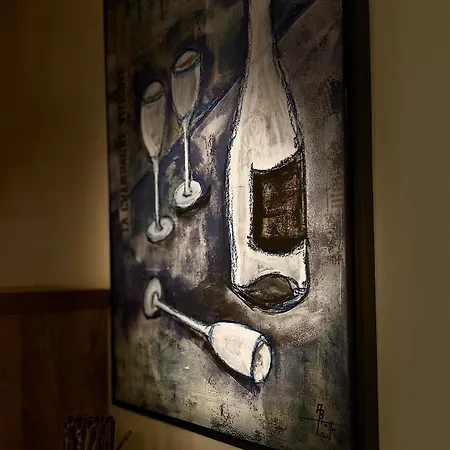Arts Et Millesimes Hotel *