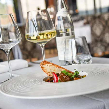 Arts & Millesimes ホテル