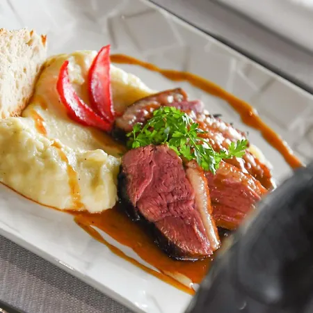 Art & Millesimes Otel