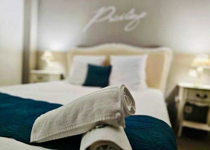 Art & Millesimes מלון