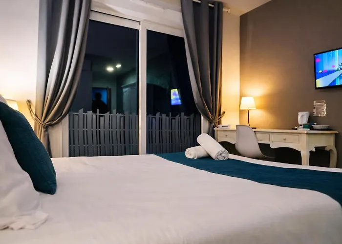 Art & Millesimes מלון *