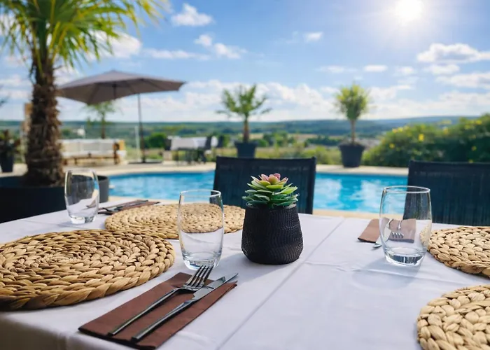 Art & Millesimes מלון *